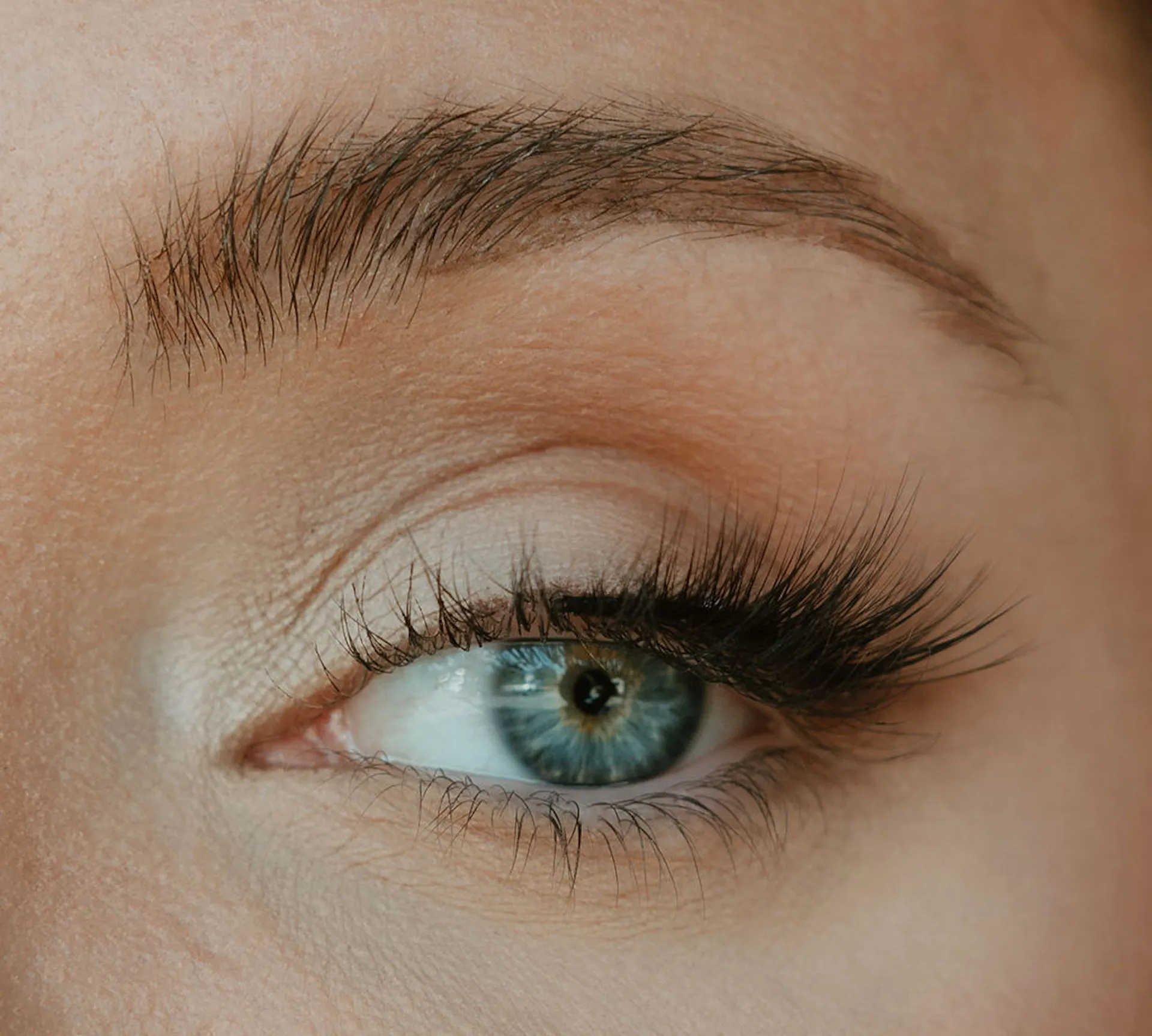 How to Apply False Eyelashes: Close-up of Stephanie Treadway's eye wearing Tread Beauty Lash for a flawless, natural finish.